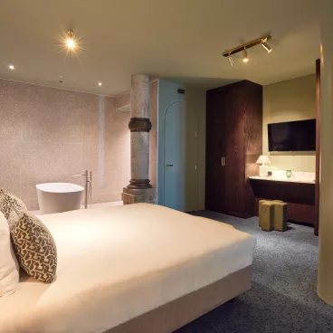 Luxe kamer met apart ligbad zwanger.jpg